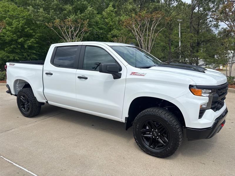 Chevrolet Silverado 1500 Trail Boss Custom Crew Cab 4WD 2026