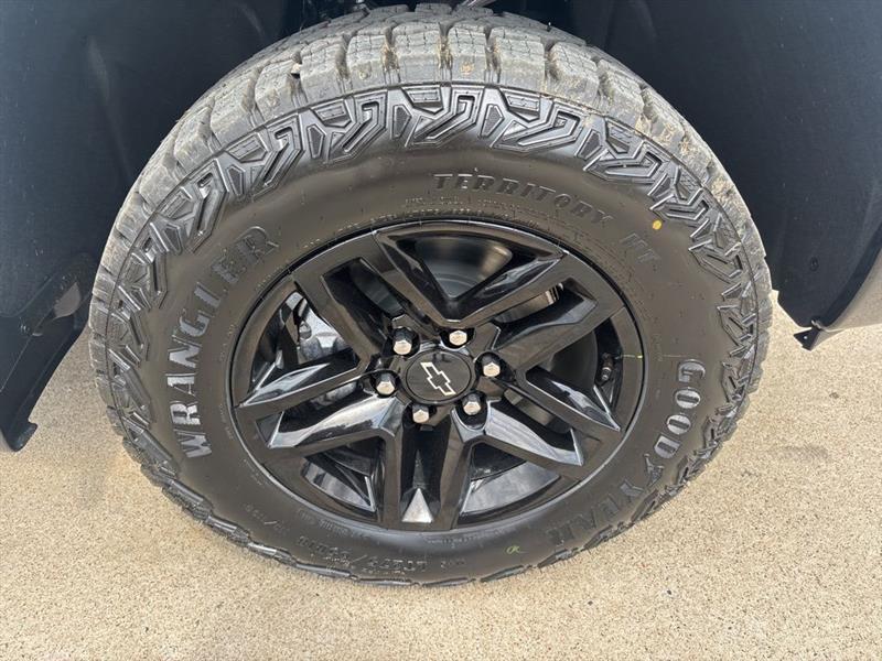 Chevrolet Silverado 1500 Trail Boss Custom Crew Cab 4WD 2026