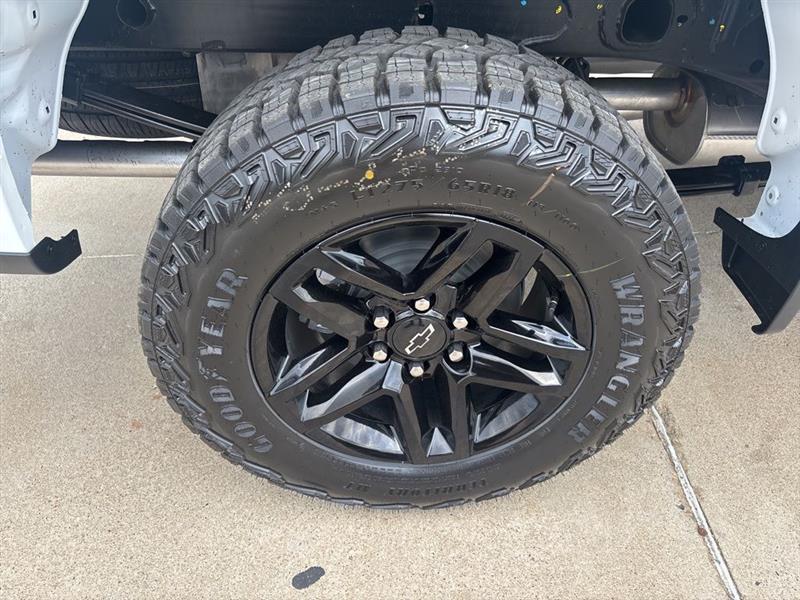 Chevrolet Silverado 1500 Trail Boss Custom Crew Cab 4WD 2026