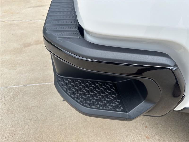 Chevrolet Silverado 1500 Trail Boss Custom Crew Cab 4WD 2026