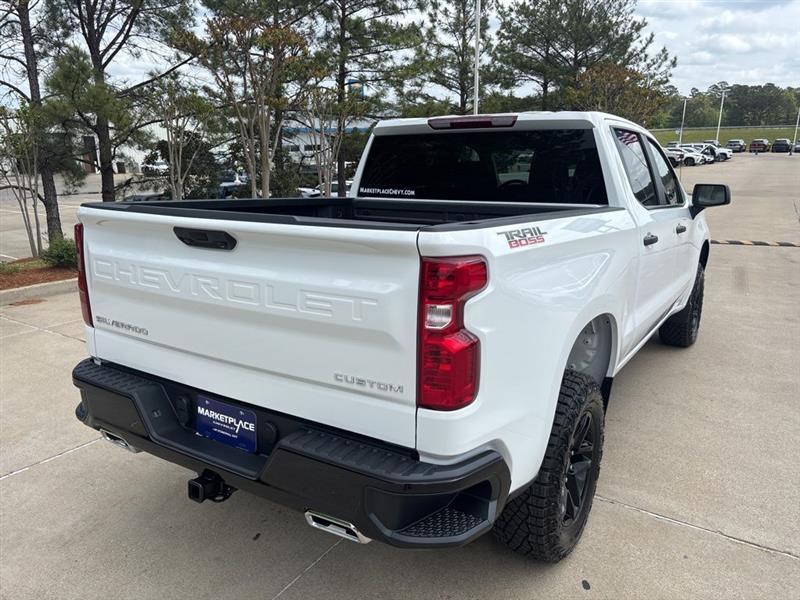 Chevrolet Silverado 1500 Trail Boss Custom Crew Cab 4WD 2026