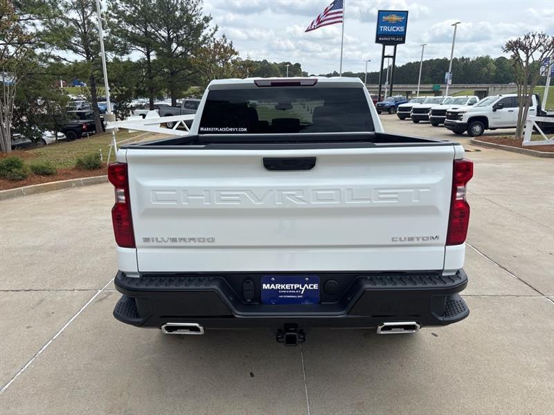 Chevrolet Silverado 1500 Trail Boss Custom Crew Cab 4WD 2026