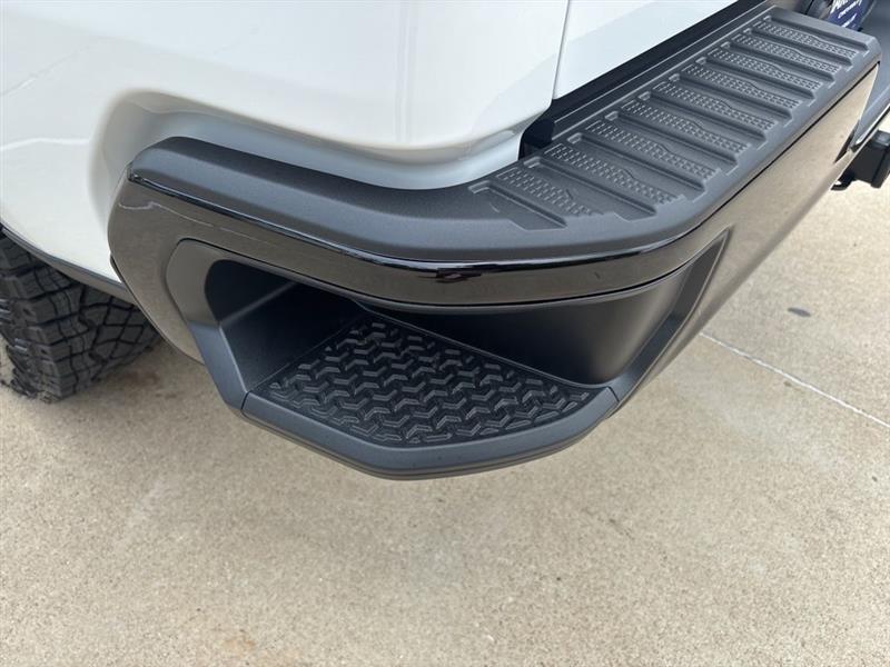 Chevrolet Silverado 1500 Trail Boss Custom Crew Cab 4WD 2026