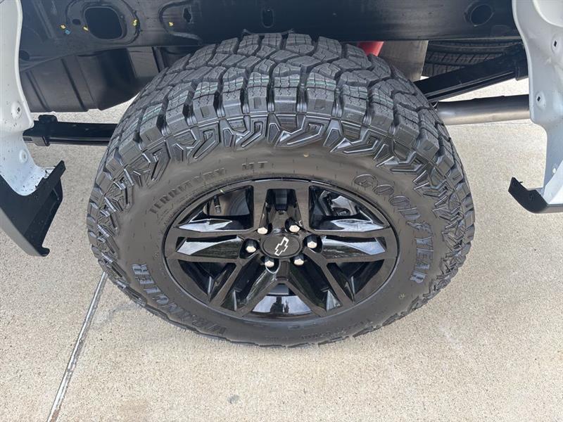 Chevrolet Silverado 1500 Trail Boss Custom Crew Cab 4WD 2026