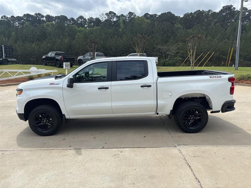 Chevrolet Silverado 1500 Trail Boss Custom Crew Cab 4WD 2026