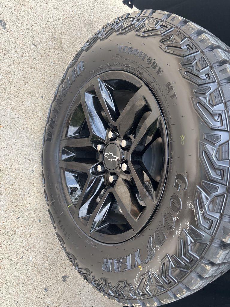 Chevrolet Silverado 1500 Trail Boss Custom Crew Cab 4WD 2026