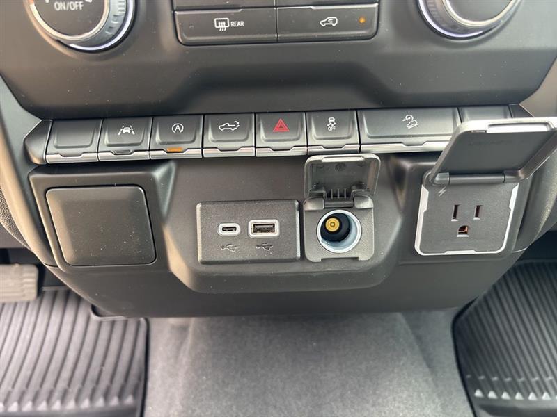 Chevrolet Silverado 1500 Trail Boss Custom Crew Cab 4WD 2026