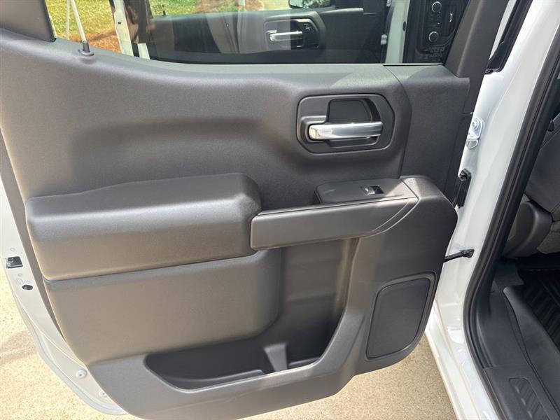 Chevrolet Silverado 1500 Trail Boss Custom Crew Cab 4WD 2026