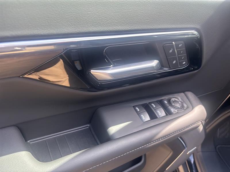 Chevrolet Suburban LT 2026