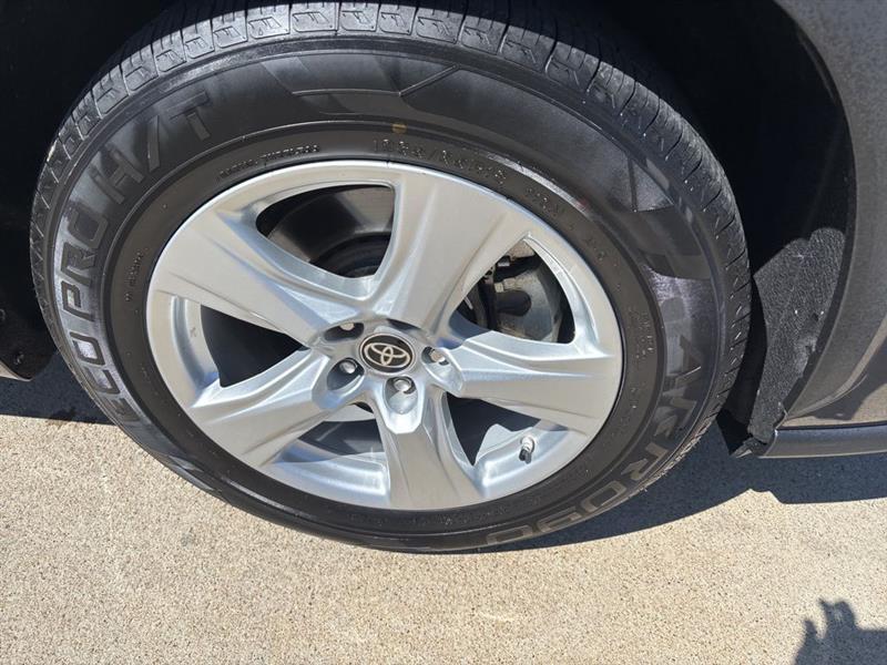 Toyota Highlander LE FWD V6 2021