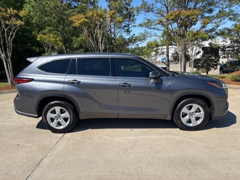 Toyota Highlander LE FWD V6 2021