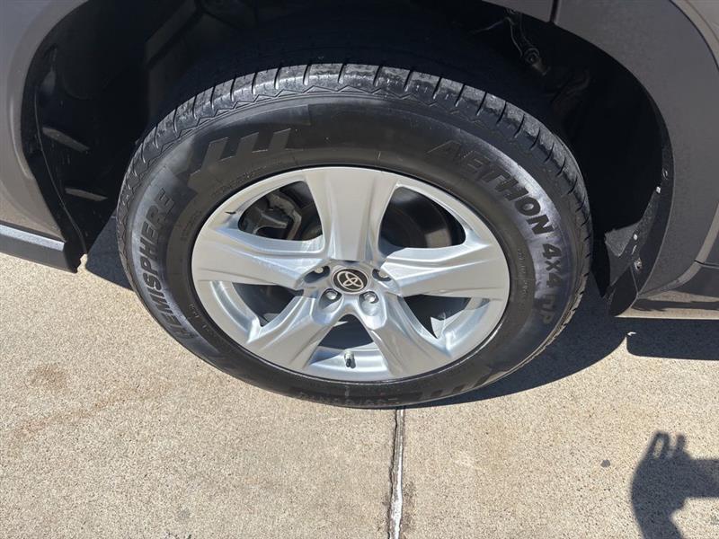 Toyota Highlander LE FWD V6 2021