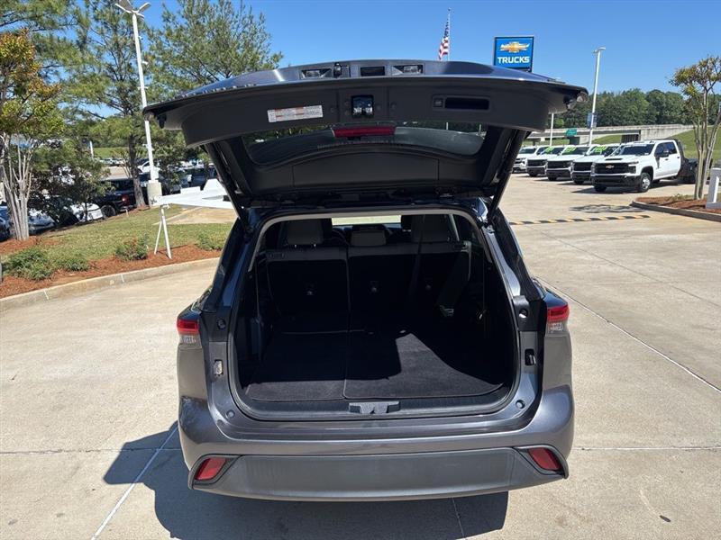 Toyota Highlander LE FWD V6 2021