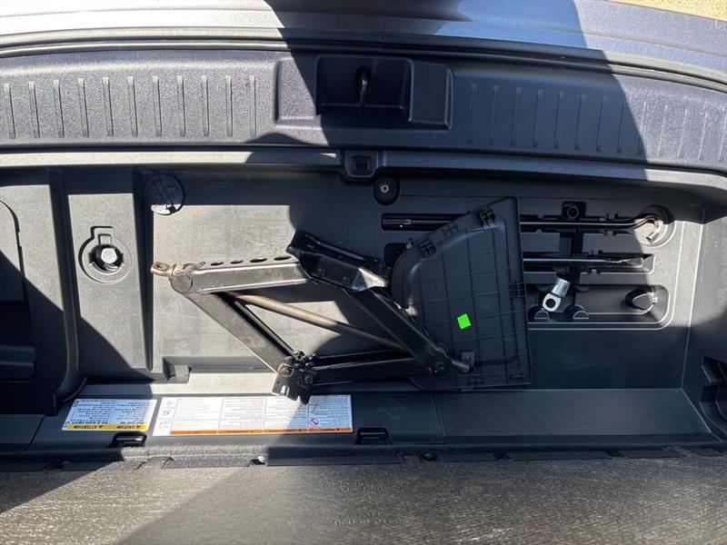 Toyota Highlander LE FWD V6 2021