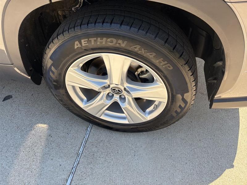 Toyota Highlander LE FWD V6 2021