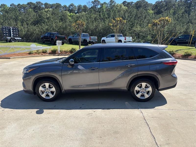 Toyota Highlander LE FWD V6 2021