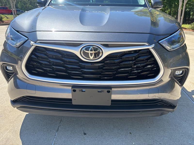 Toyota Highlander LE FWD V6 2021