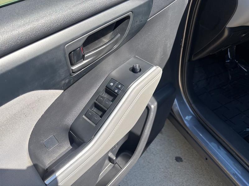 Toyota Highlander LE FWD V6 2021