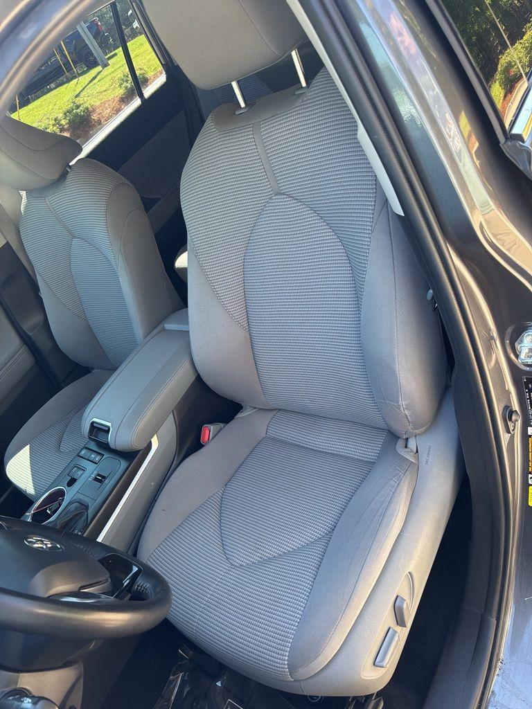 Toyota Highlander LE FWD V6 2021