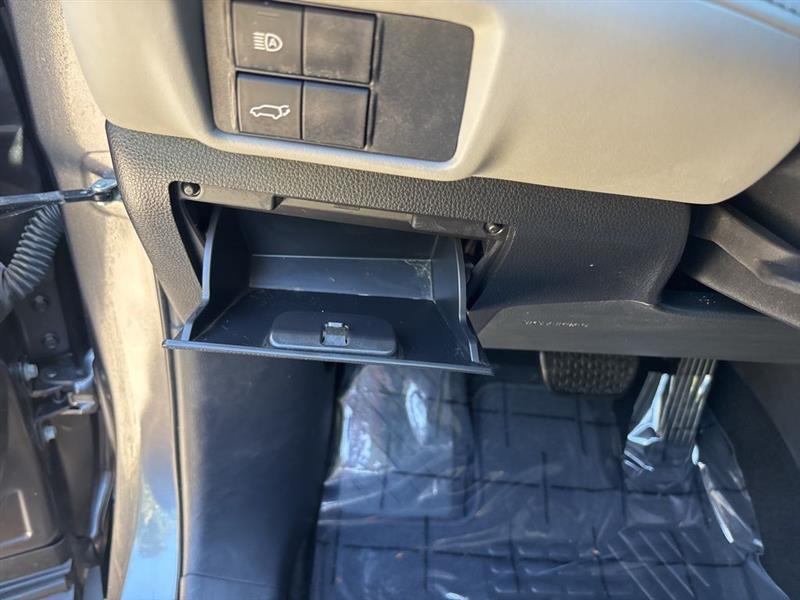 Toyota Highlander LE FWD V6 2021