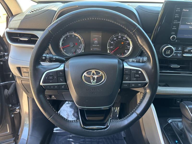 Toyota Highlander LE FWD V6 2021