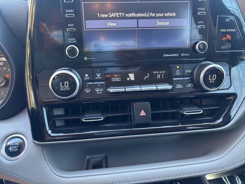 Toyota Highlander LE FWD V6 2021