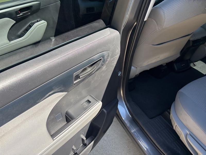 Toyota Highlander LE FWD V6 2021