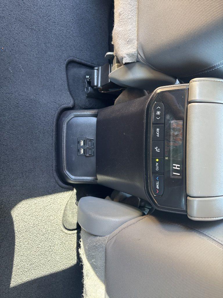 Toyota Highlander LE FWD V6 2021