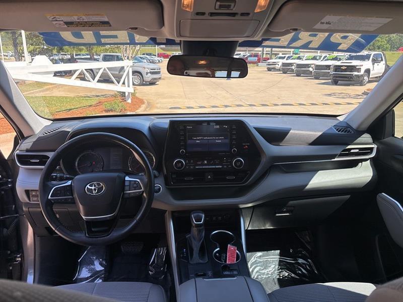 Toyota Highlander LE FWD V6 2021