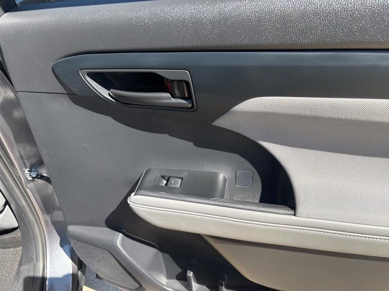 Toyota Highlander LE FWD V6 2021