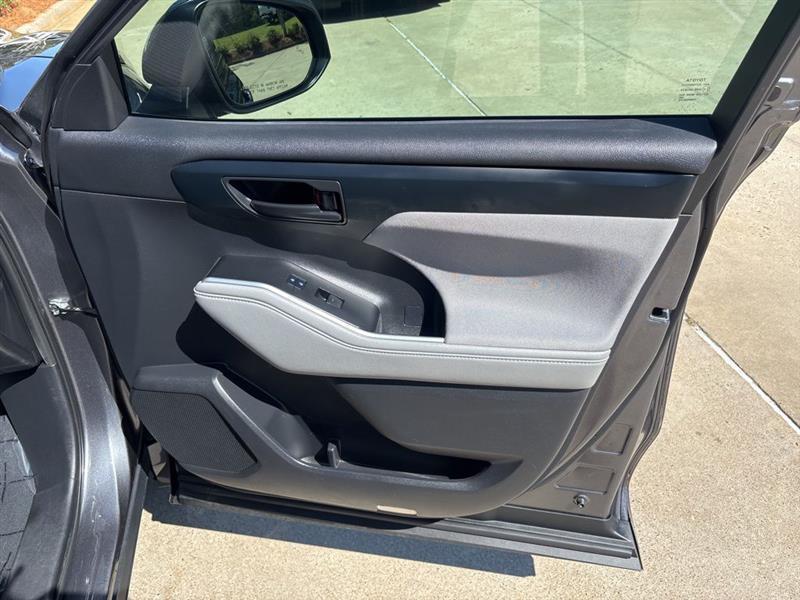 Toyota Highlander LE FWD V6 2021