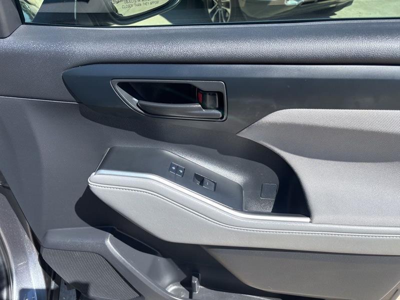 Toyota Highlander LE FWD V6 2021