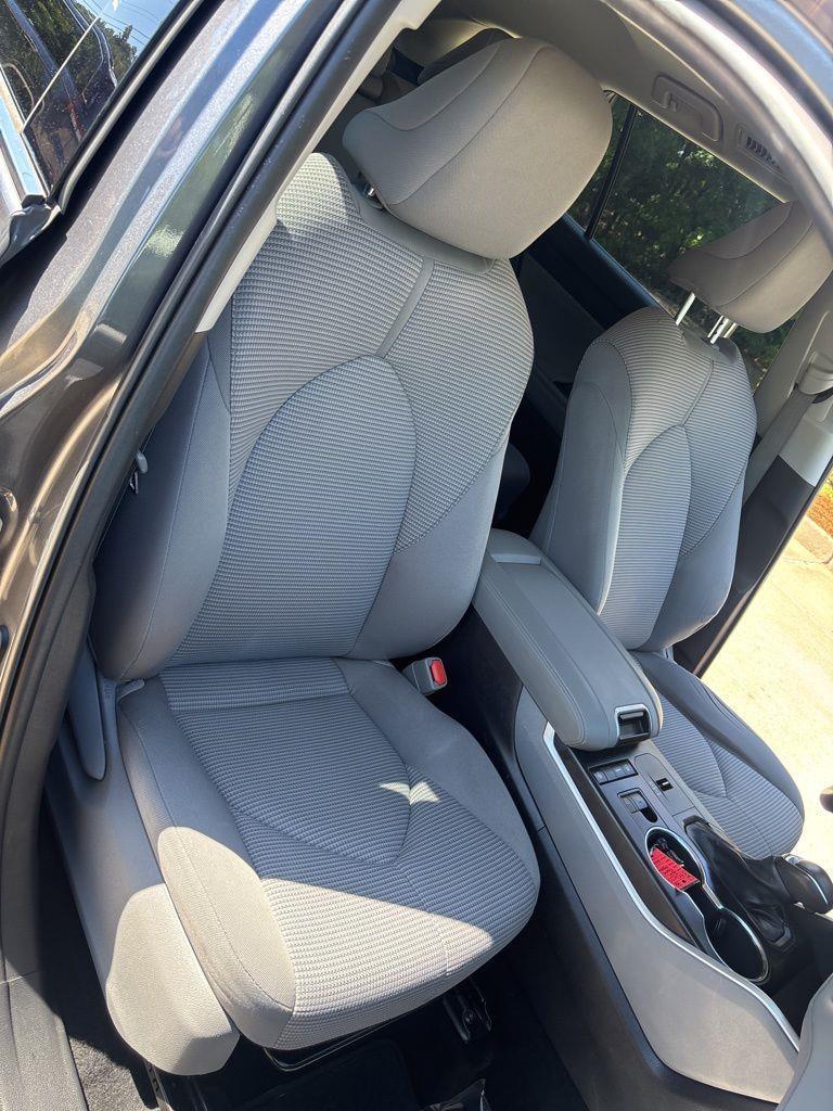 Toyota Highlander LE FWD V6 2021