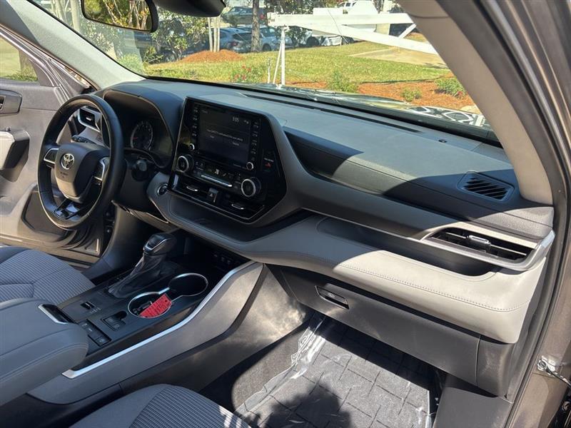 Toyota Highlander LE FWD V6 2021