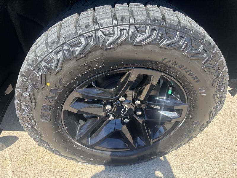 Chevrolet Silverado 1500 Trail Boss Custom Crew Cab 4WD 2026