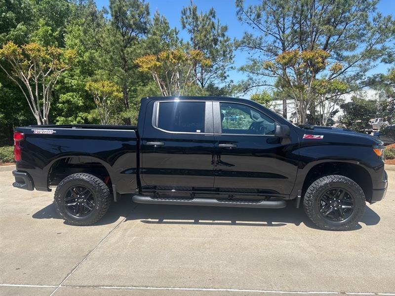 Chevrolet Silverado 1500 Trail Boss Custom Crew Cab 4WD 2026