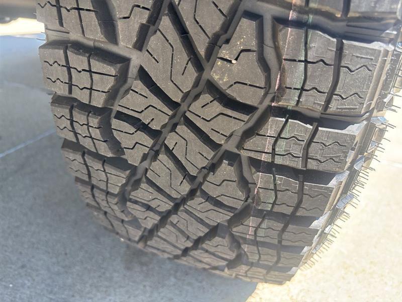 Chevrolet Silverado 1500 Trail Boss Custom Crew Cab 4WD 2026