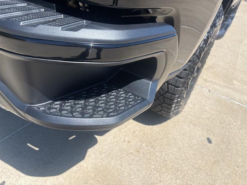 Chevrolet Silverado 1500 Trail Boss Custom Crew Cab 4WD 2026