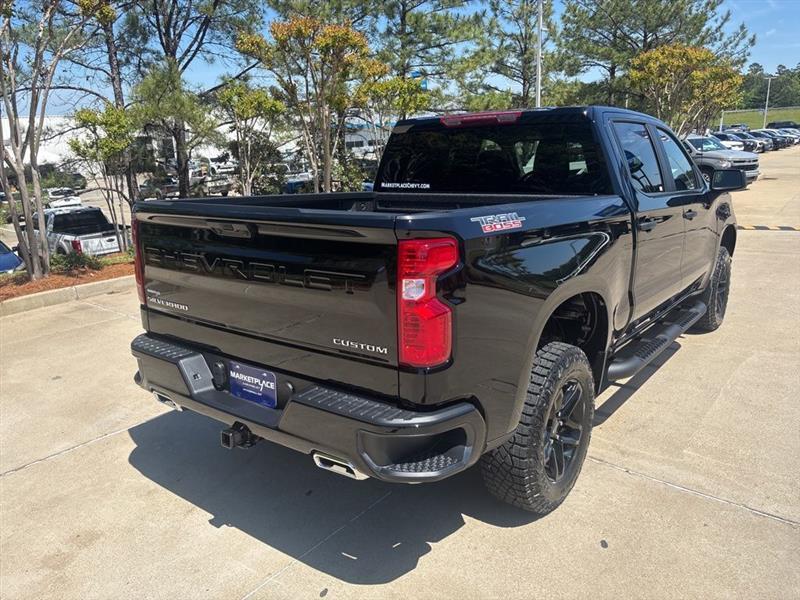 Chevrolet Silverado 1500 Trail Boss Custom Crew Cab 4WD 2026
