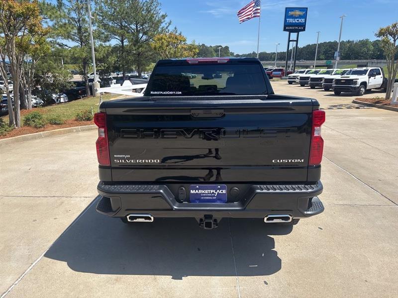 Chevrolet Silverado 1500 Trail Boss Custom Crew Cab 4WD 2026