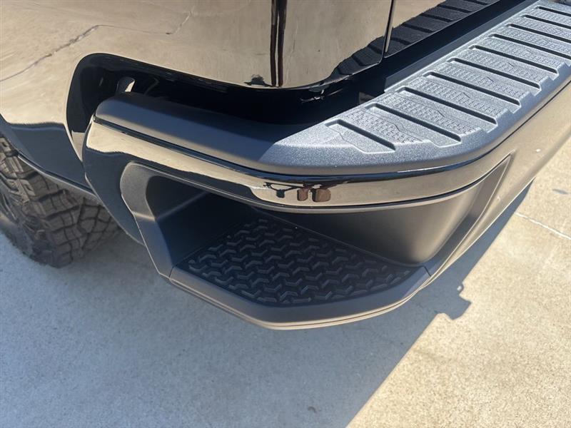 Chevrolet Silverado 1500 Trail Boss Custom Crew Cab 4WD 2026