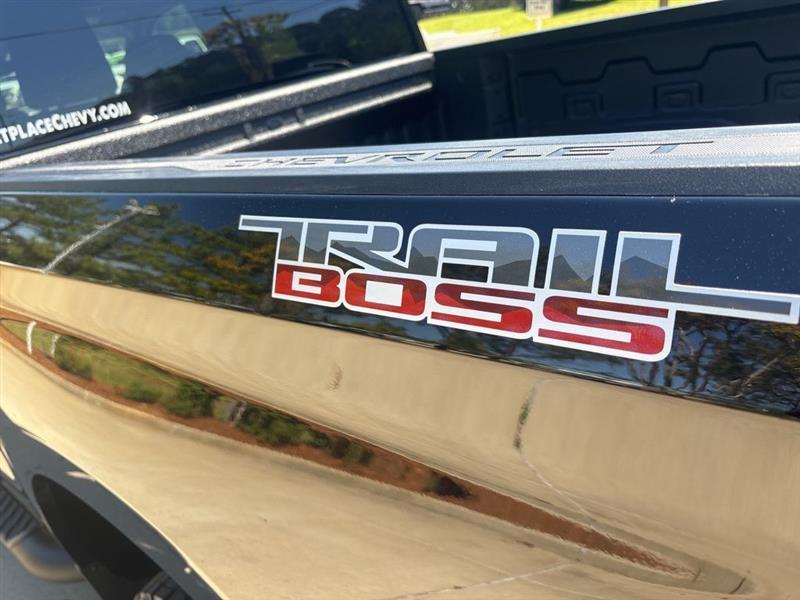 Chevrolet Silverado 1500 Trail Boss Custom Crew Cab 4WD 2026