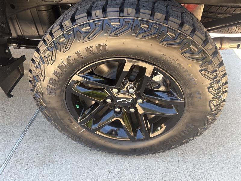 Chevrolet Silverado 1500 Trail Boss Custom Crew Cab 4WD 2026