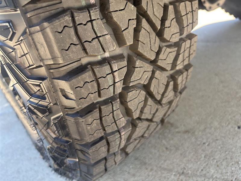 Chevrolet Silverado 1500 Trail Boss Custom Crew Cab 4WD 2026