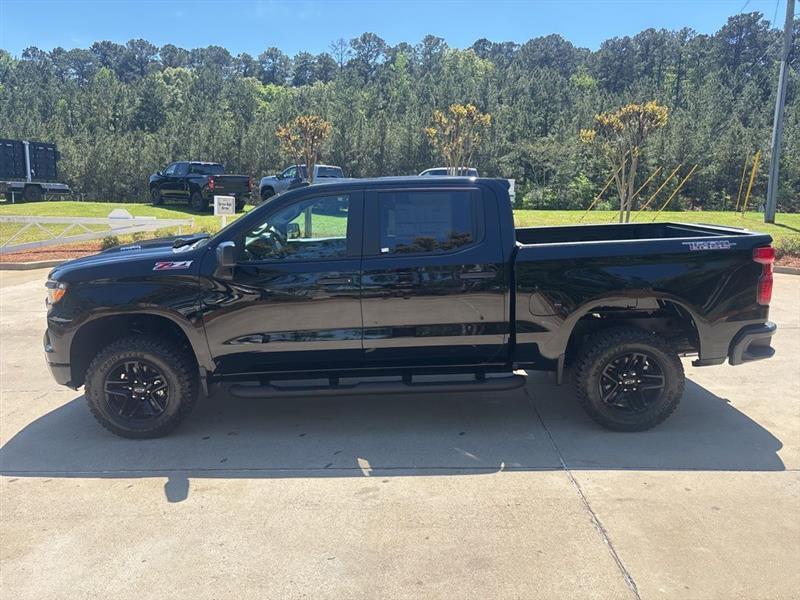 Chevrolet Silverado 1500 Trail Boss Custom Crew Cab 4WD 2026