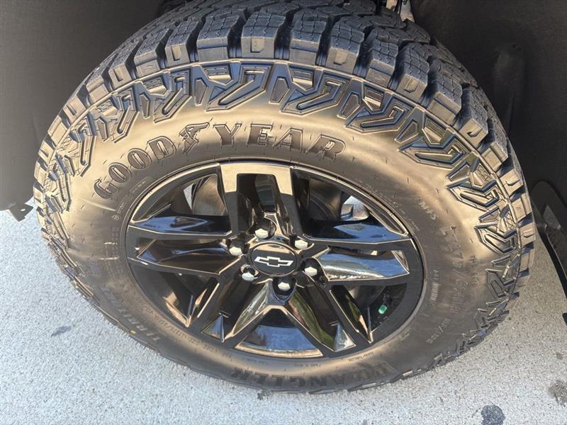 Chevrolet Silverado 1500 Trail Boss Custom Crew Cab 4WD 2026