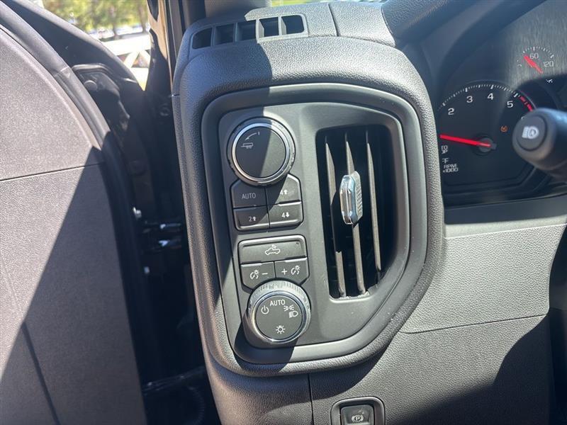 Chevrolet Silverado 1500 Trail Boss Custom Crew Cab 4WD 2026