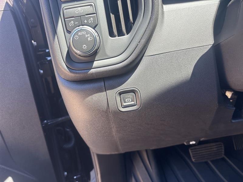 Chevrolet Silverado 1500 Trail Boss Custom Crew Cab 4WD 2026