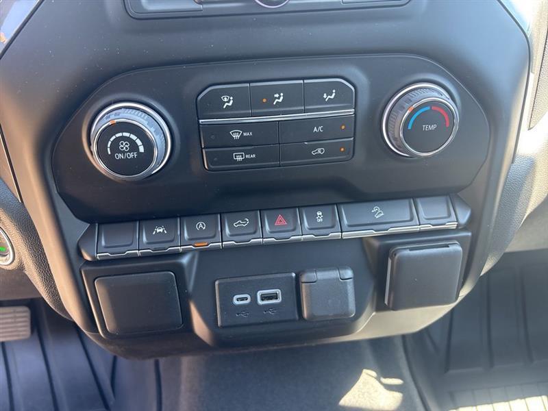 Chevrolet Silverado 1500 Trail Boss Custom Crew Cab 4WD 2026