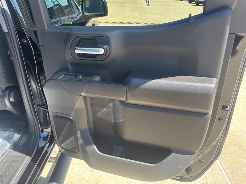 Chevrolet Silverado 1500 Trail Boss Custom Crew Cab 4WD 2026